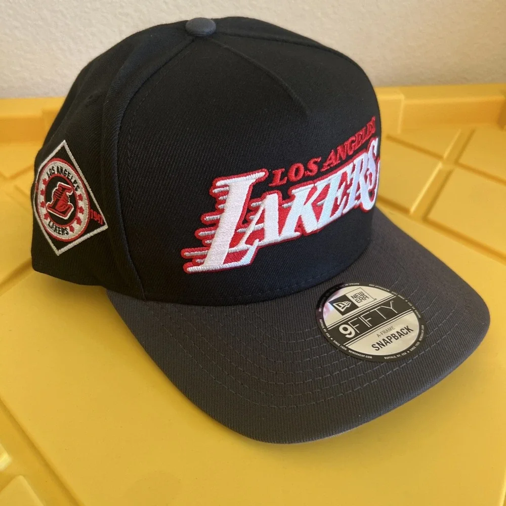 New Era Los Angeles Lakers 9FIFTY A-Frame Black Gray Red Snapback‎ Hat Cap NWT